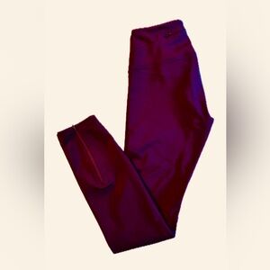 💕 Women’s Outdoor Voices burgundy colored compression leggings in size XS
